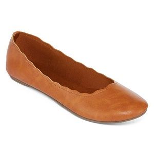 Tan CITY STREETS Cara Scalloped Ballet Flats Sz 9